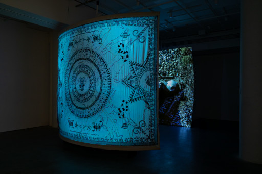 Visite de l'exposition «erie de l’UQAM vous invite à une visite conviviale de l’exposition « Saodat Ismailova. Chemins de lumière» en présence de Louise Déry